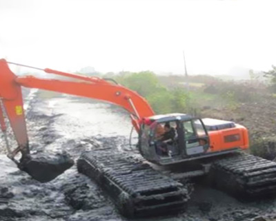 水、陸兩棲挖掘機
